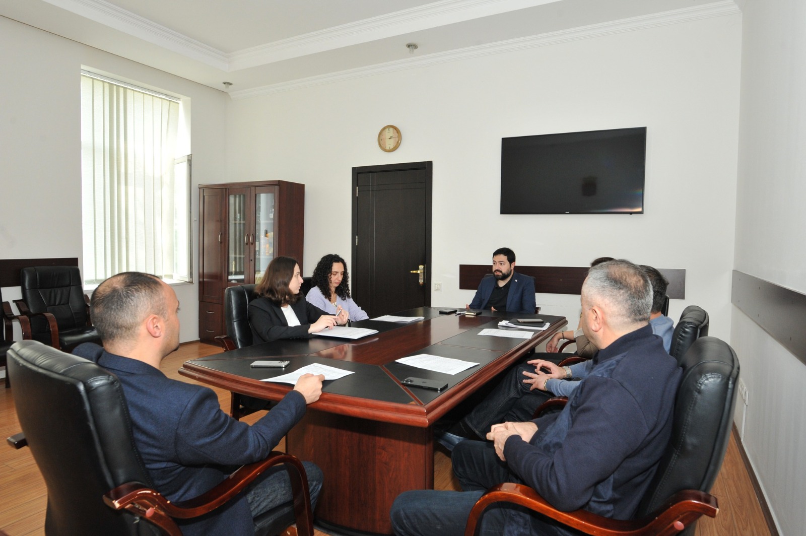 მარიამ კობიაშვილი და დირექტორის მოადგილე, ლევან ქარუმიძე გარდაბნის მუნიციპალიტეტის მერს დავით კარგარეთელს შეხვდნენ.