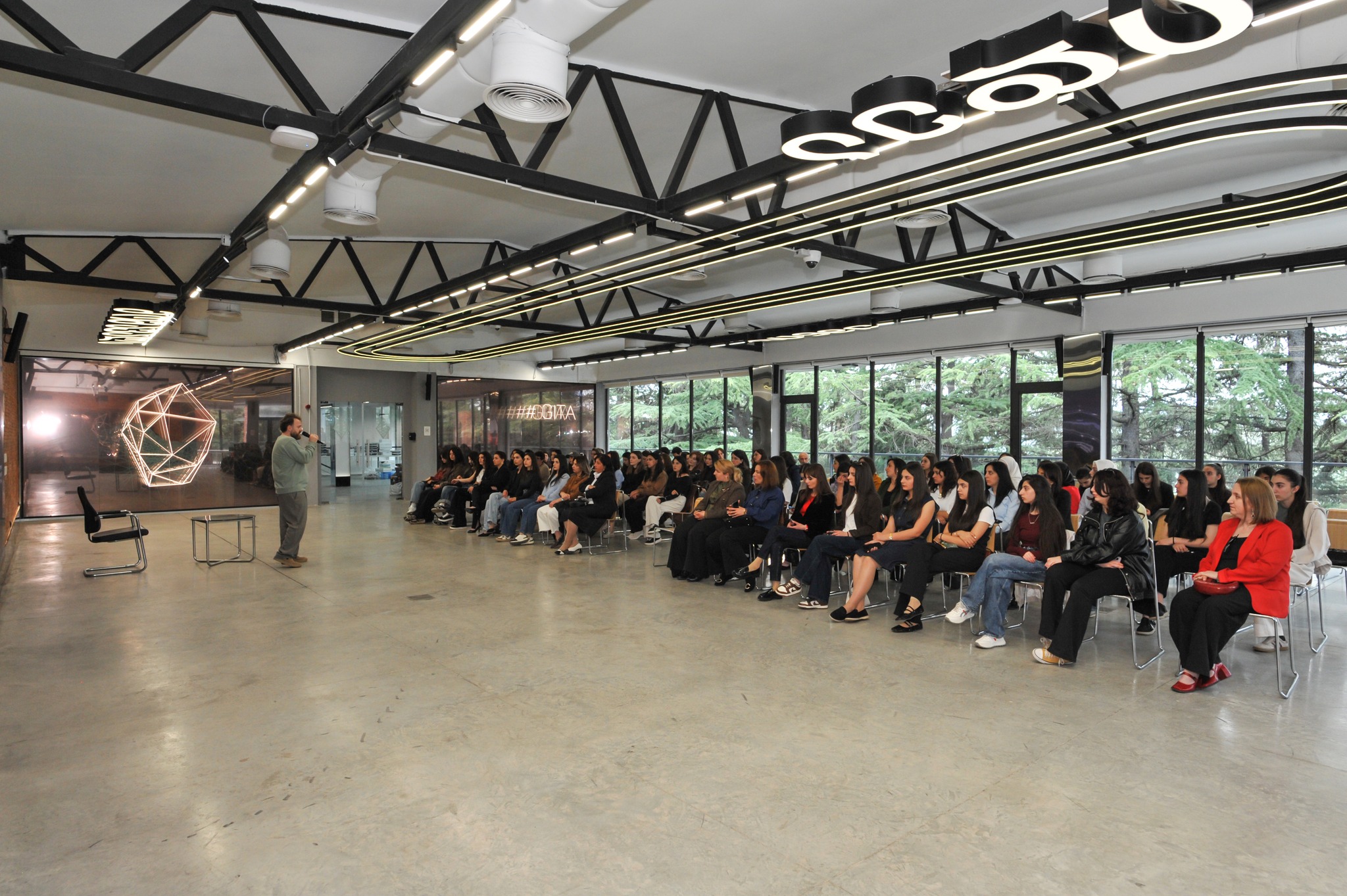 სახელმწიფო ენის პროგრამის ფარგლებში მსმენელებმა ტექნოპარკი მოინახულეს